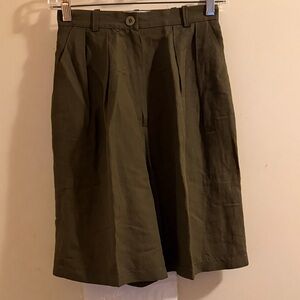 Jaeger, made in Great Britain Olive Green Women's Bermuda Shorts